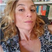 Docente di Arte impartisce lezioni per medie e superiori